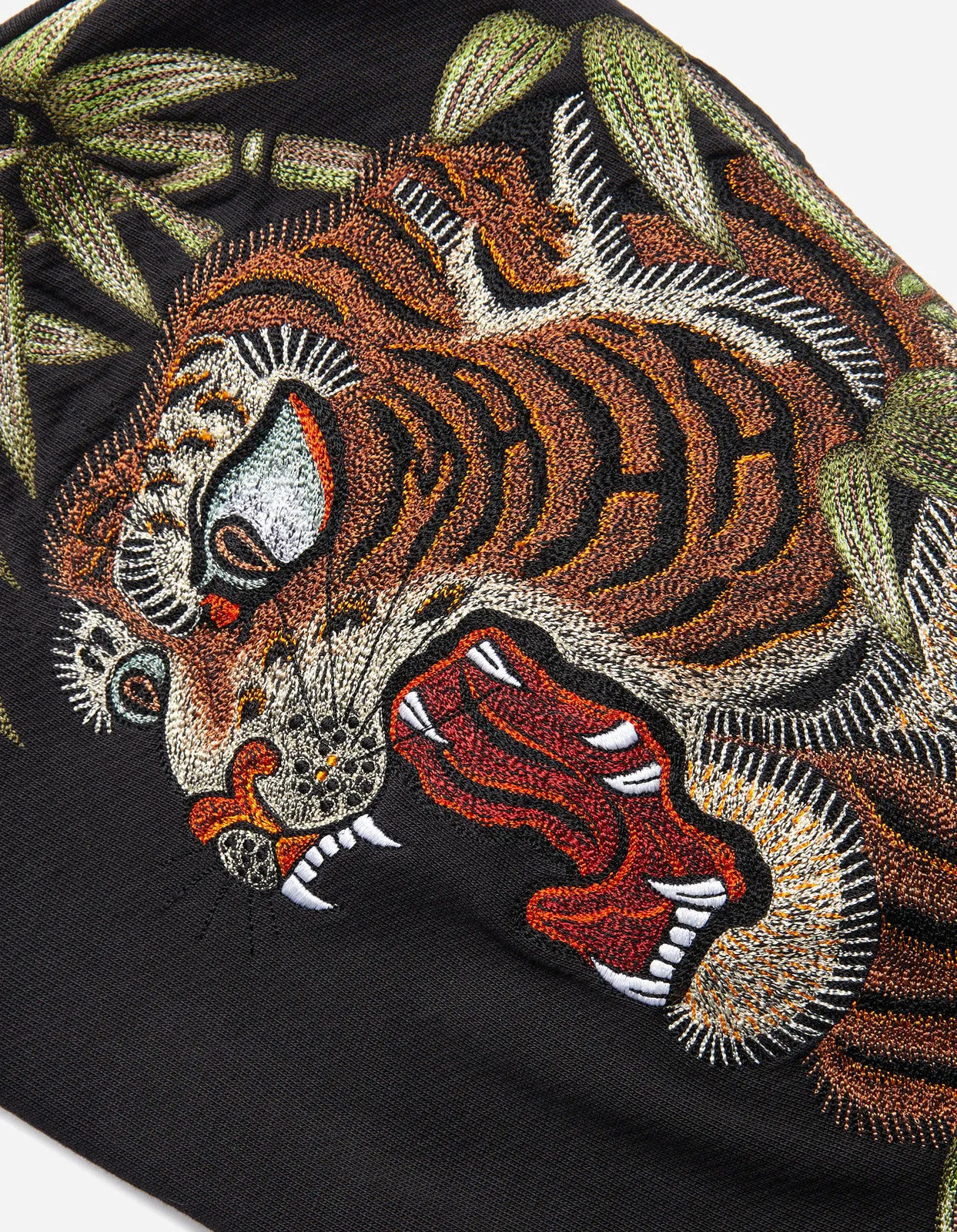 5097 Maha Tiger Hooded Sweat Black