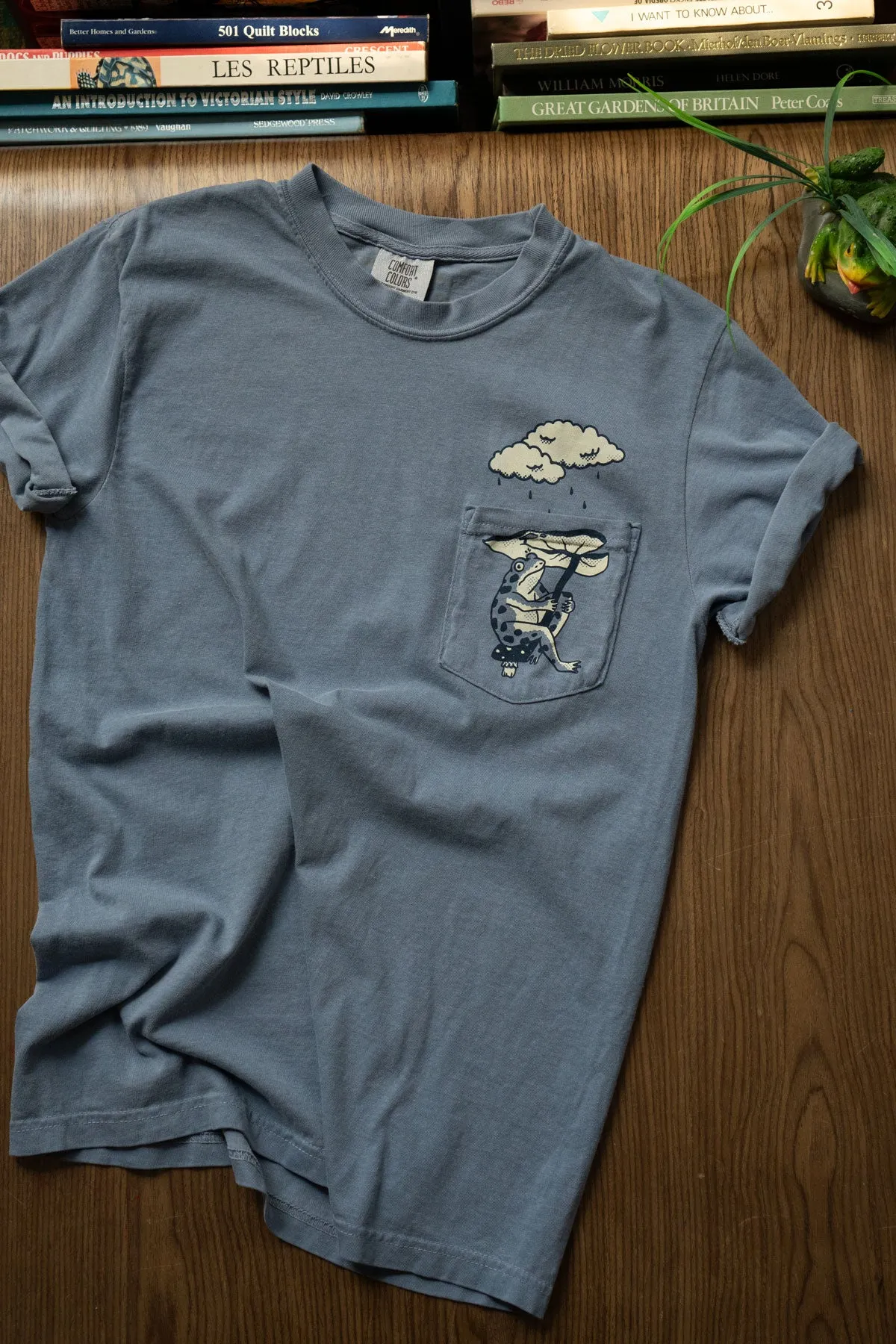 Leaf Umbrella Pocket Tee