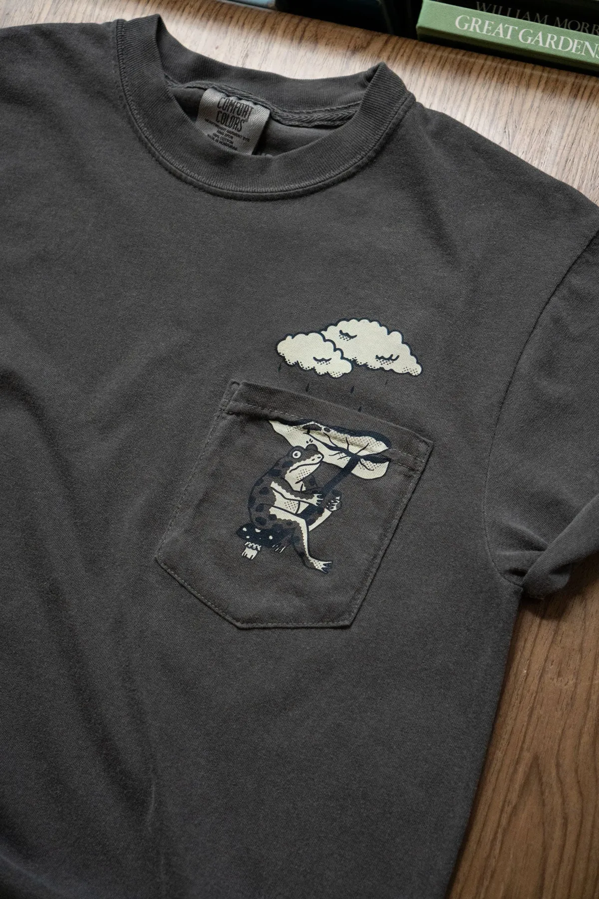 Leaf Umbrella Pocket Tee