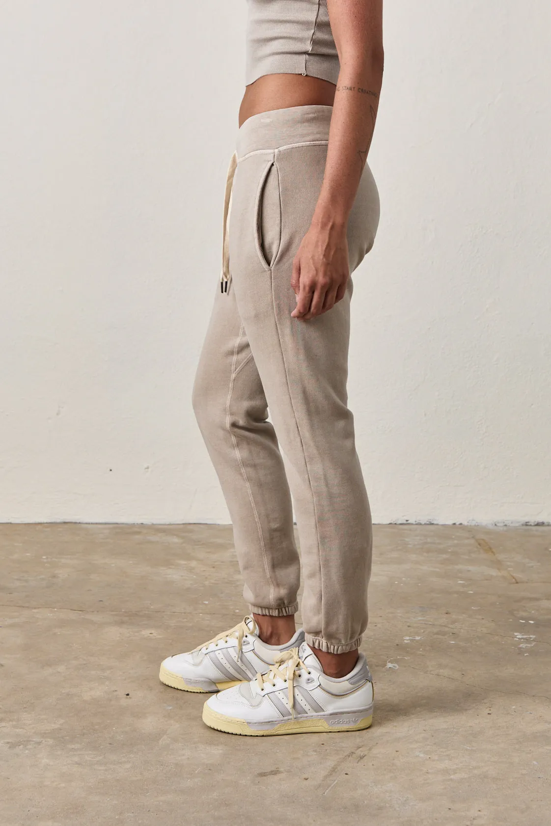 SAYDE SWEATPANT / SABLE